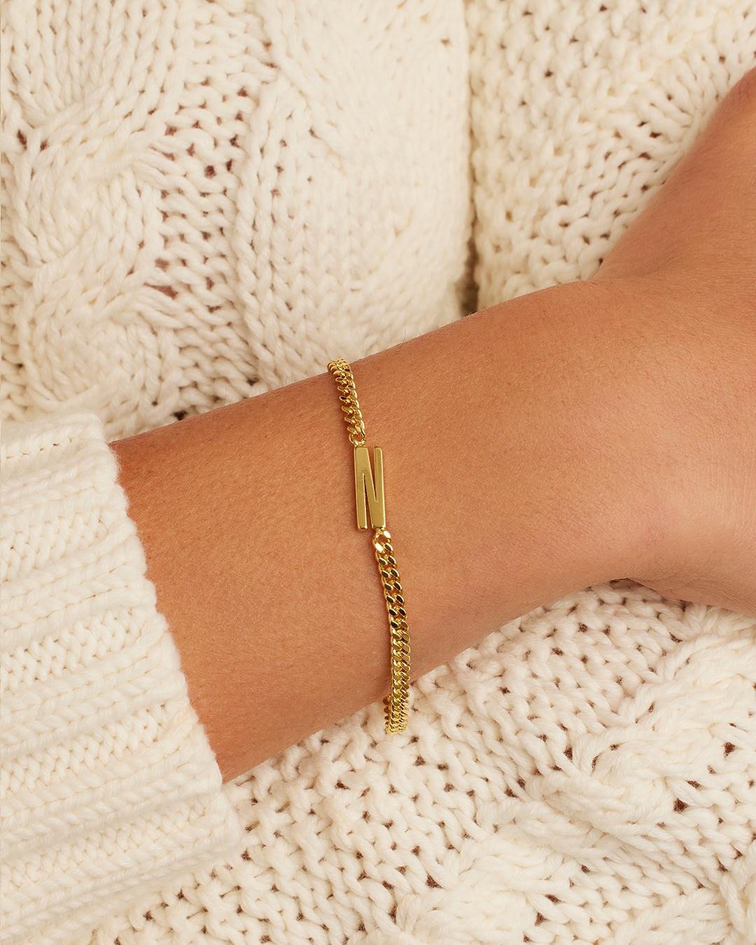 Luna Alphabet Charm Armband