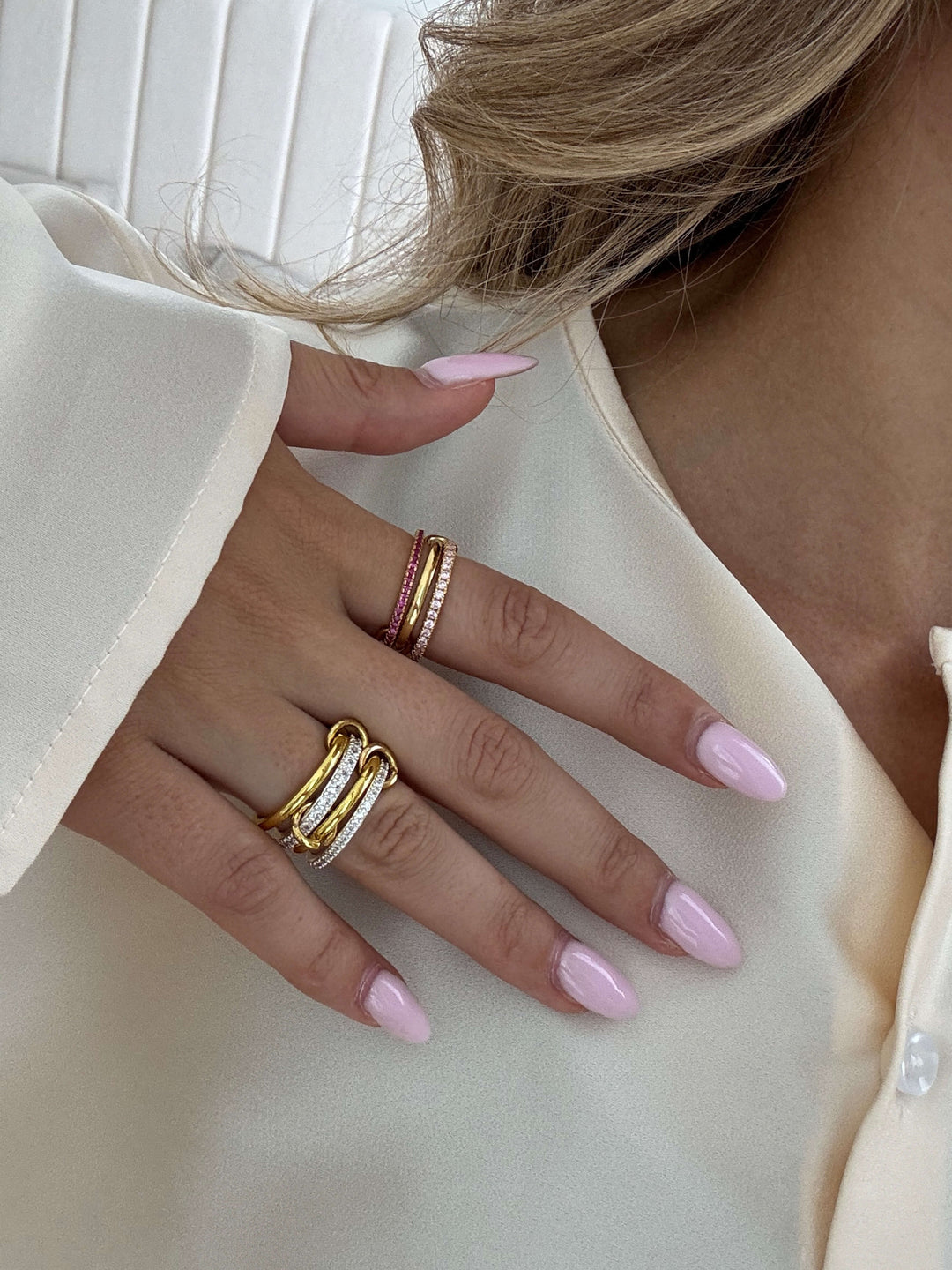 Rosafarbener Strass gestapelter Ring