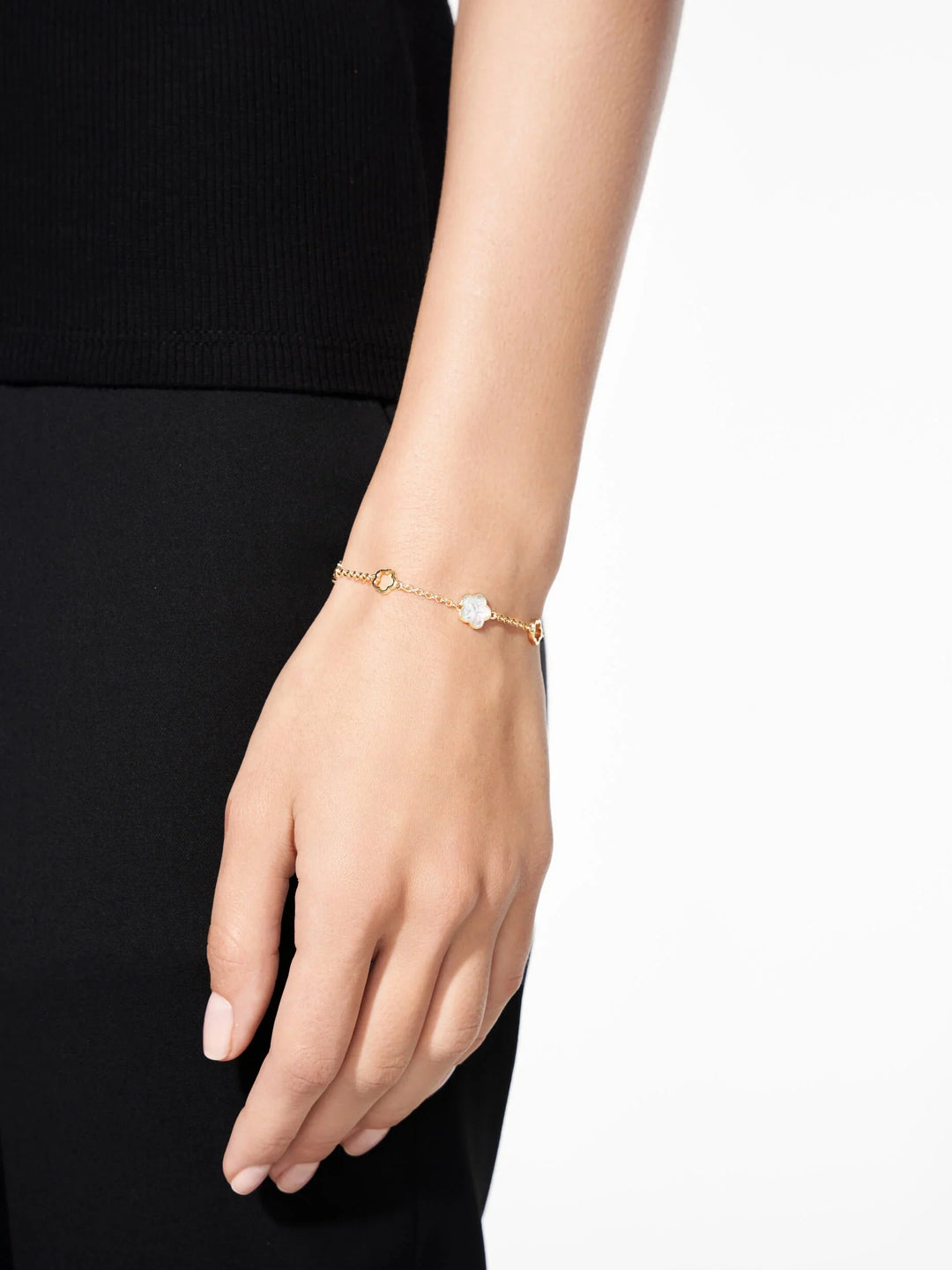 Perlenblumen-Armband