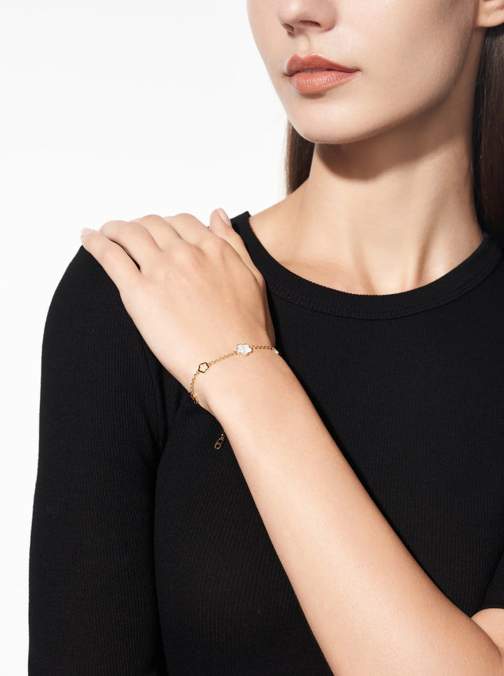 Perlenblumen-Armband