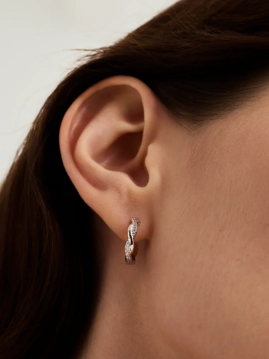 Verdrehte Pavé-Ohrringe