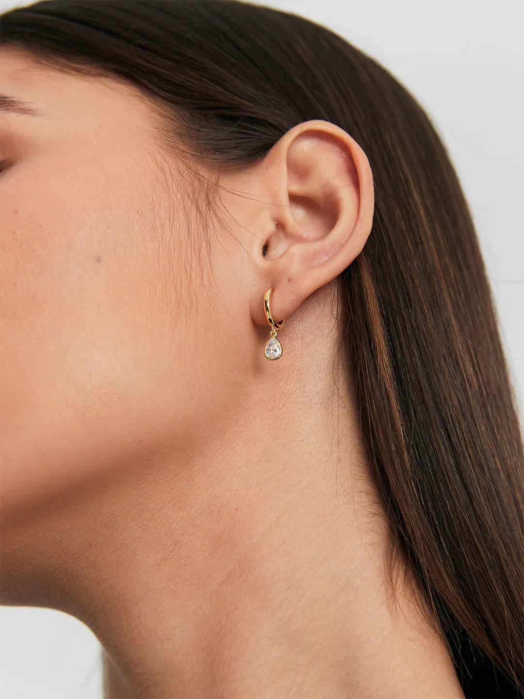 Solitaire Tropfen-Saphir Ohrringe