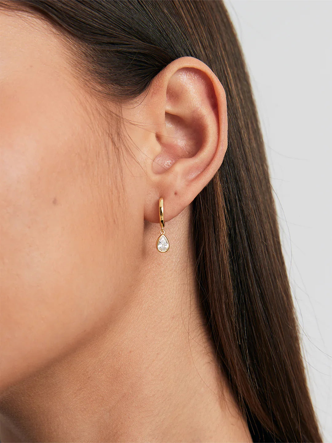 Solitaire Tropfen-Saphir Ohrringe