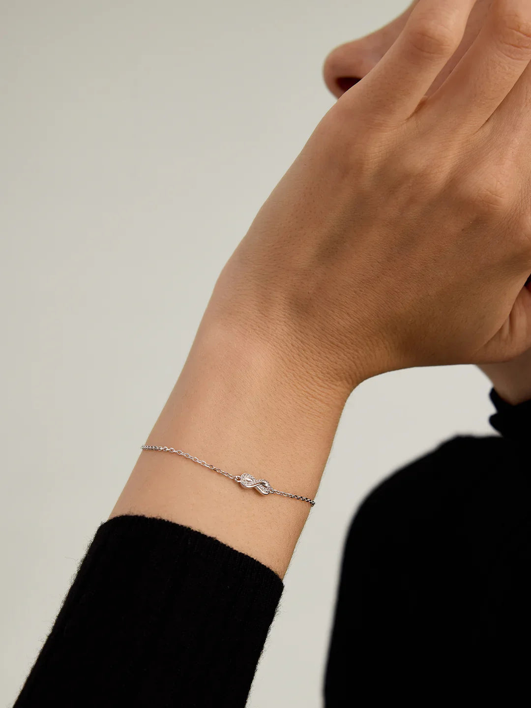 Infinity Loop Armband