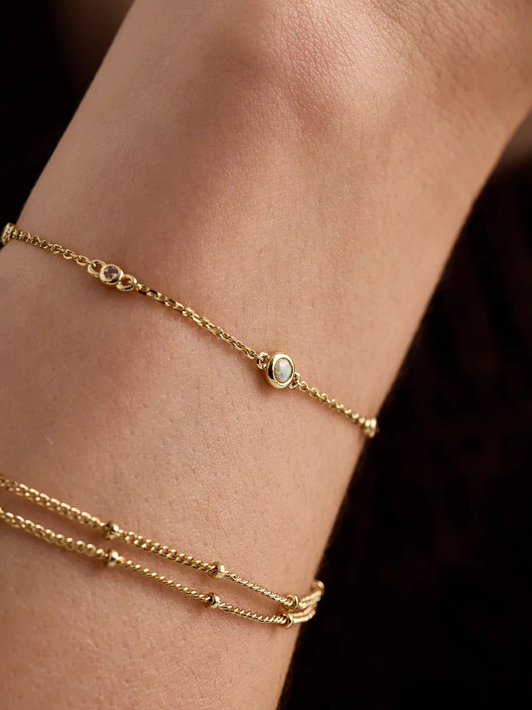 Opal- und Saphir-Stationen-Armband