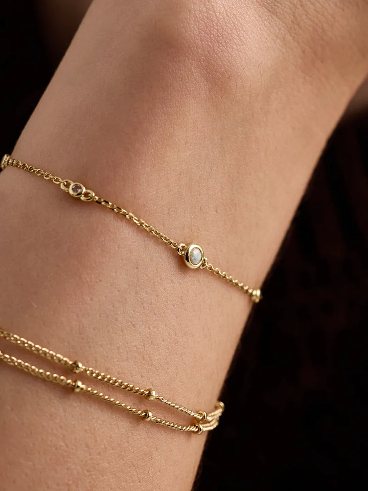 Opal- und Saphir-Stationen-Armband