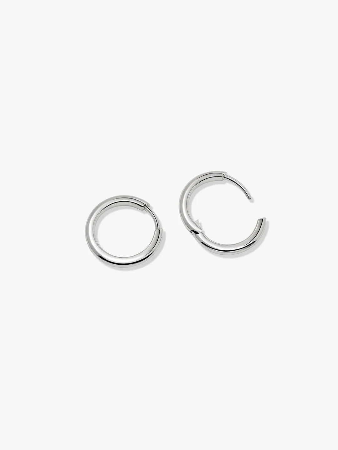 Kleine Röhrenohrringe