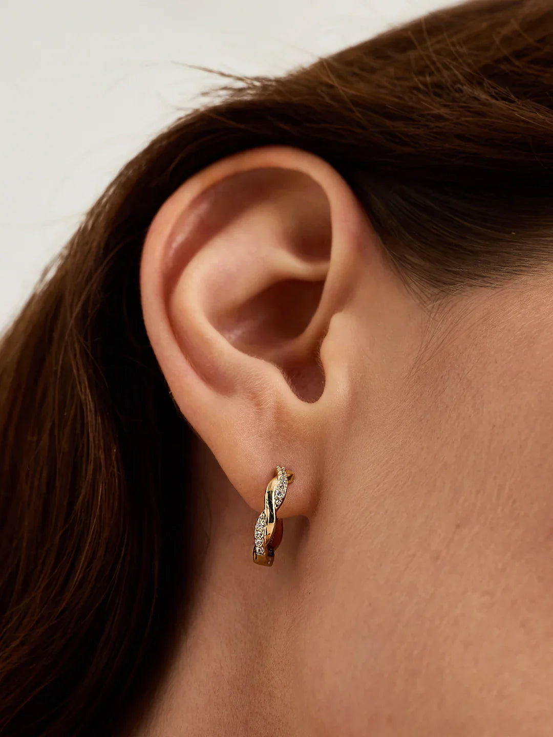 Verdrehte Pavé-Ohrringe