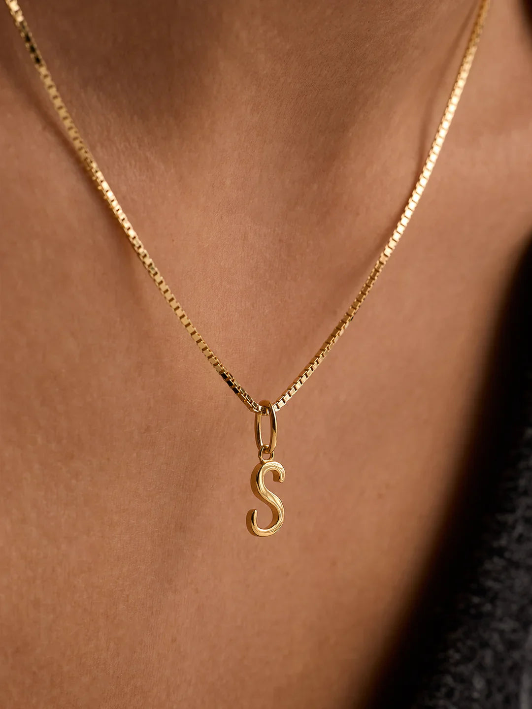 Kursive Buchstaben-Anhänger