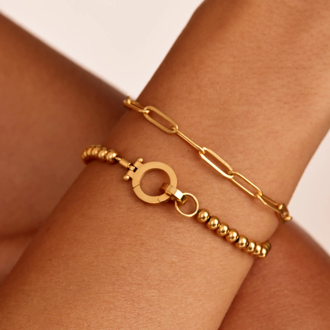 Essentielle goldene Perlenarmband