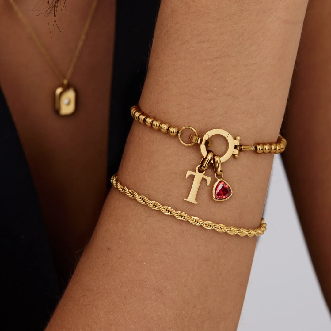 Perlen-Armband mit Geburtsstein und Initialen-Anhänger