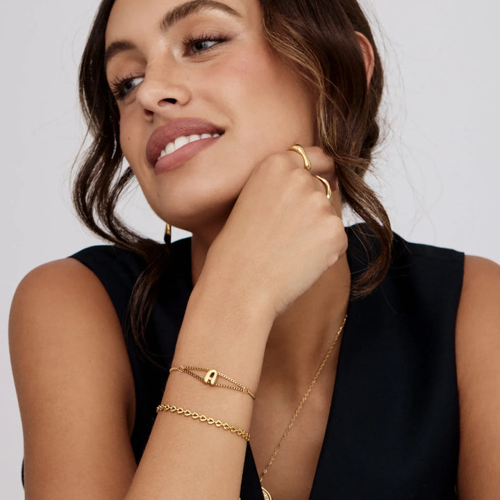 Buchstabenarmband mit Rundem Anhänger