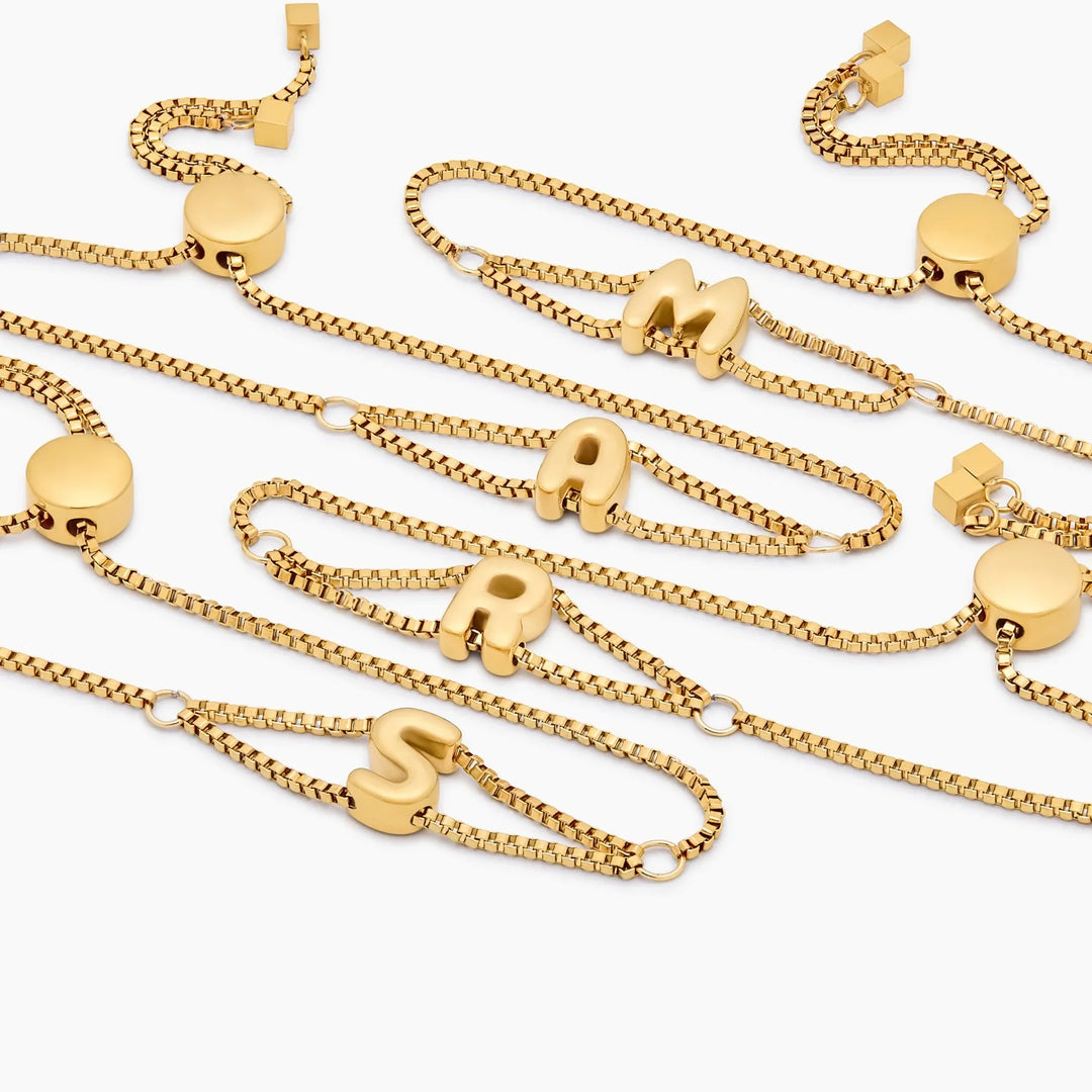 Buchstabenarmband mit Kugelinitial