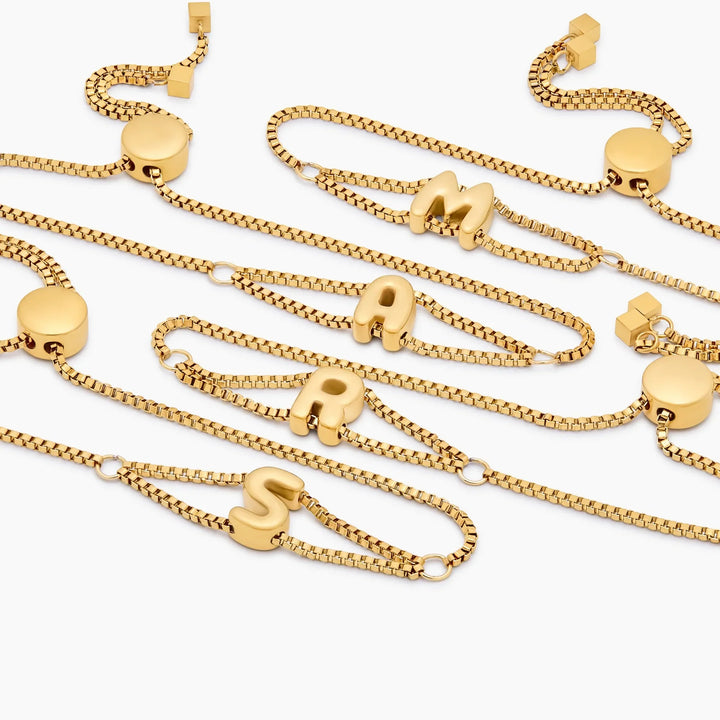 Buchstabenarmband mit Kugelinitial