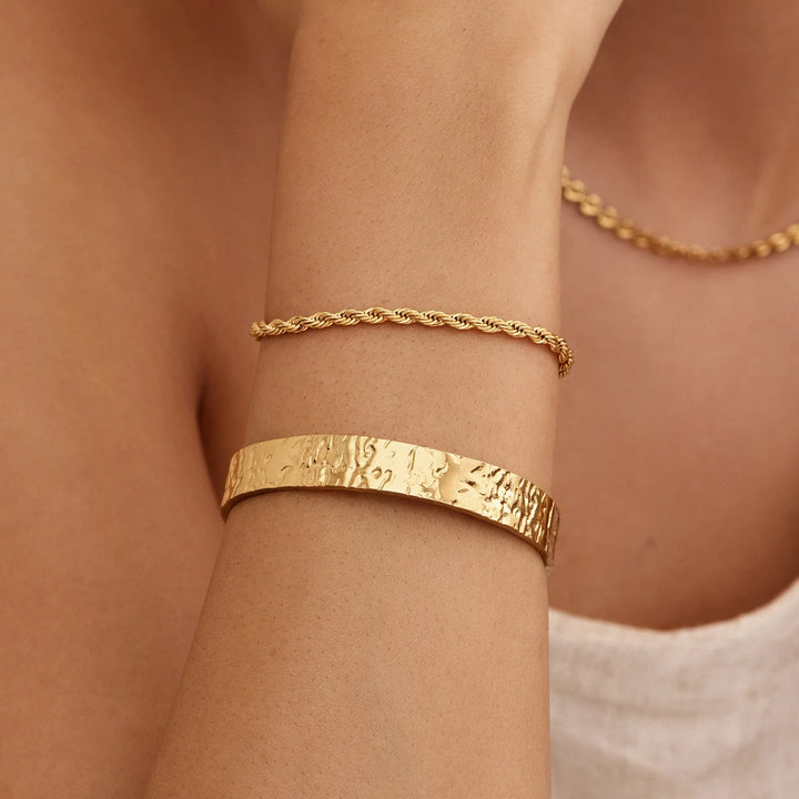 Chunky Textured Cuff-Armband