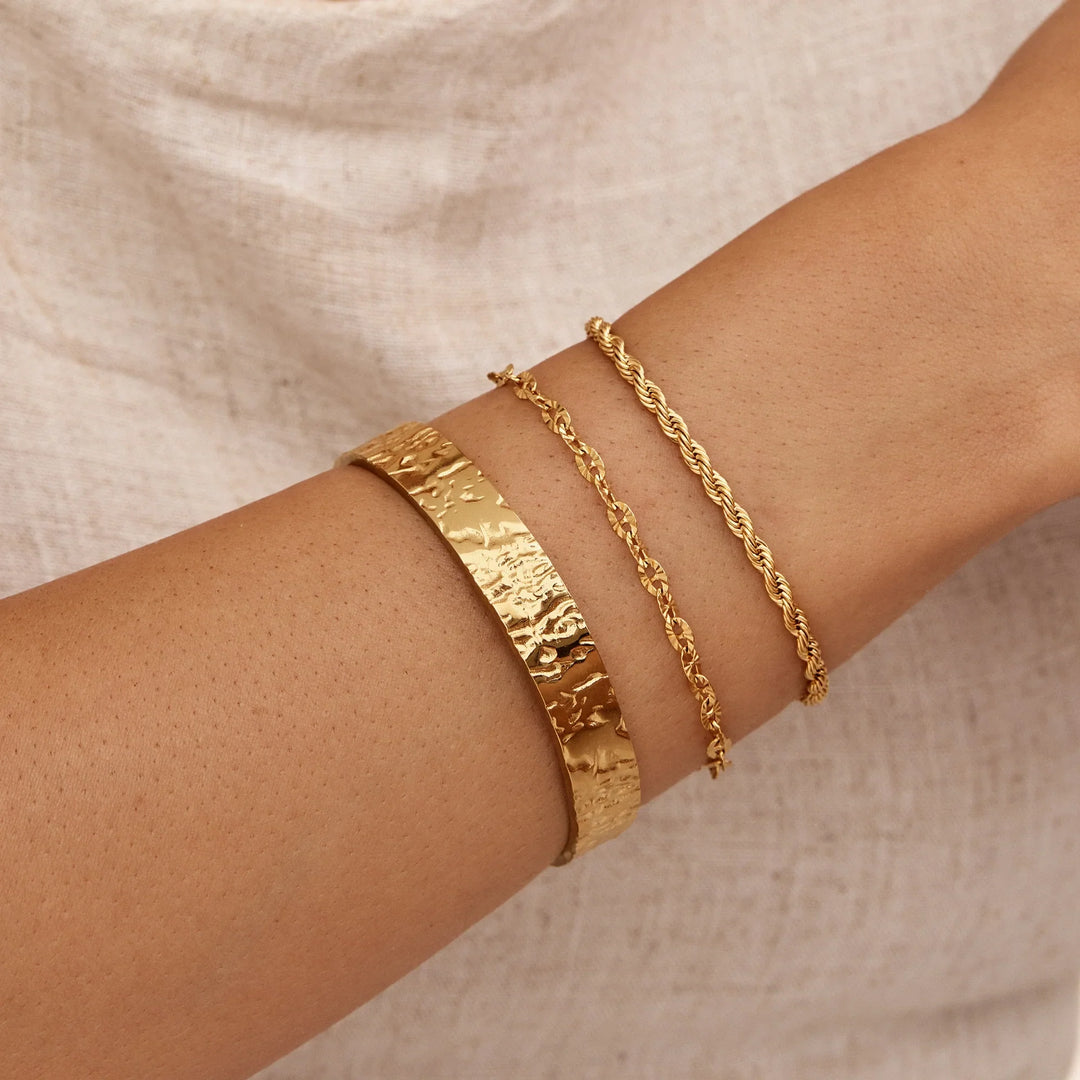 Chunky Textured Cuff-Armband