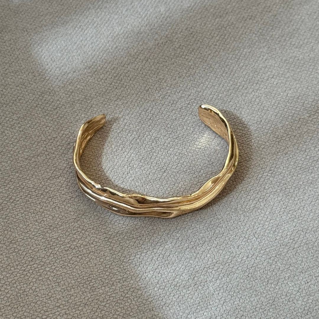 GOLD TEXTURIERTE OFFENE ARMREIF