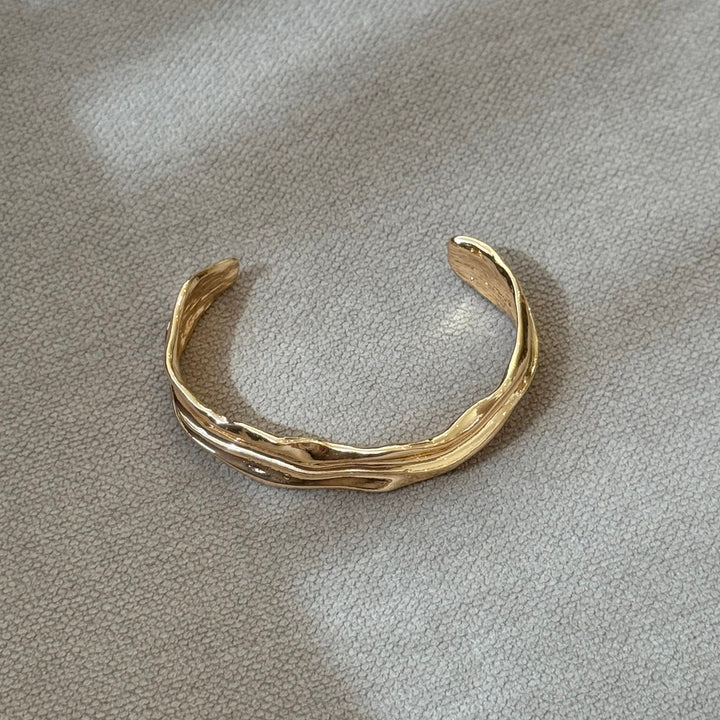 GOLD TEXTURIERTE OFFENE ARMREIF