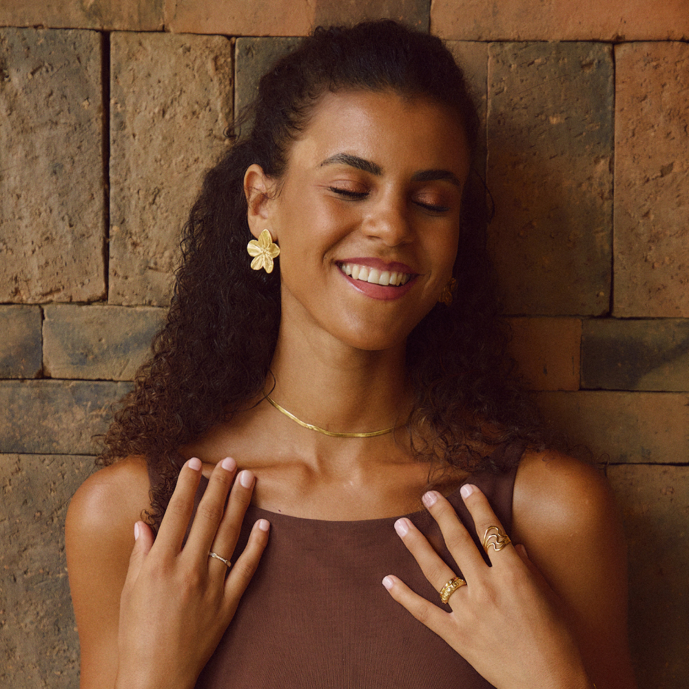 Goldene Blütenohrringe