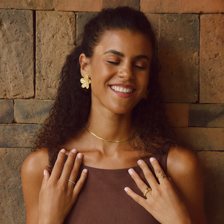 Goldene Blütenohrringe