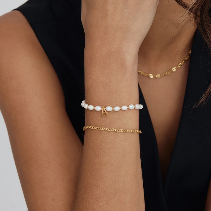 Perlen-Initialen-Armband