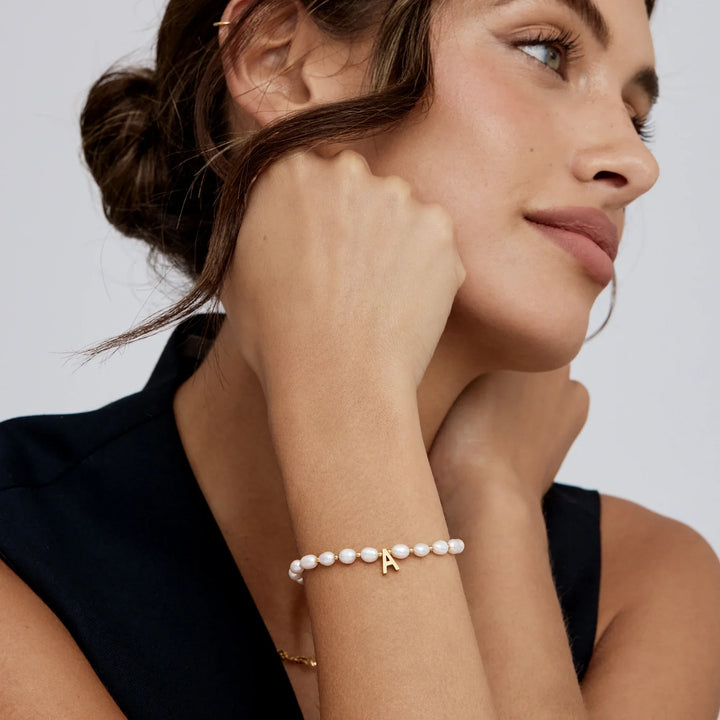 Perlen-Initialen-Armband