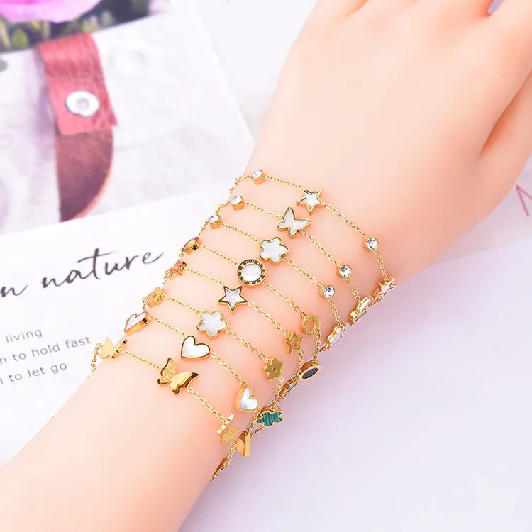 Lyra Elegantes Armband aus Edelstahl mit Anhängern
