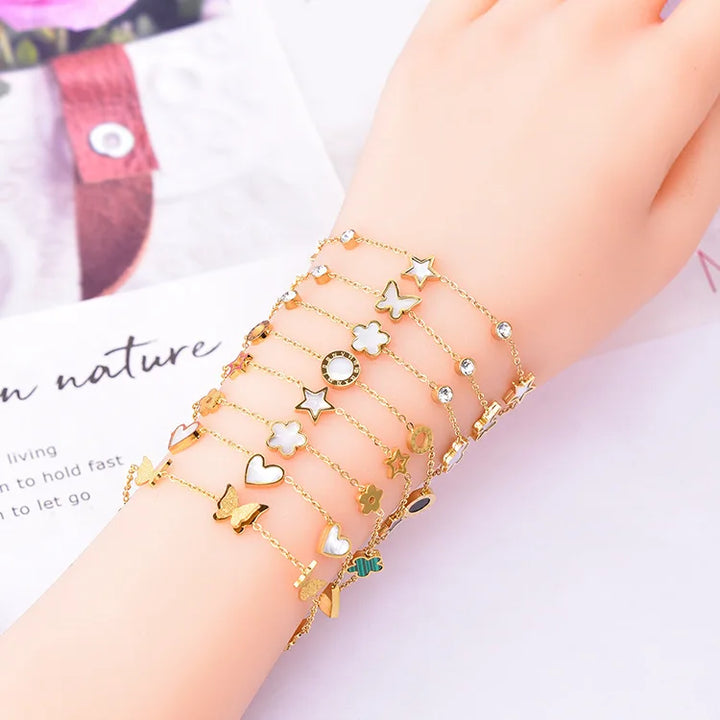 Lyra Elegantes Armband aus Edelstahl mit Anhängern