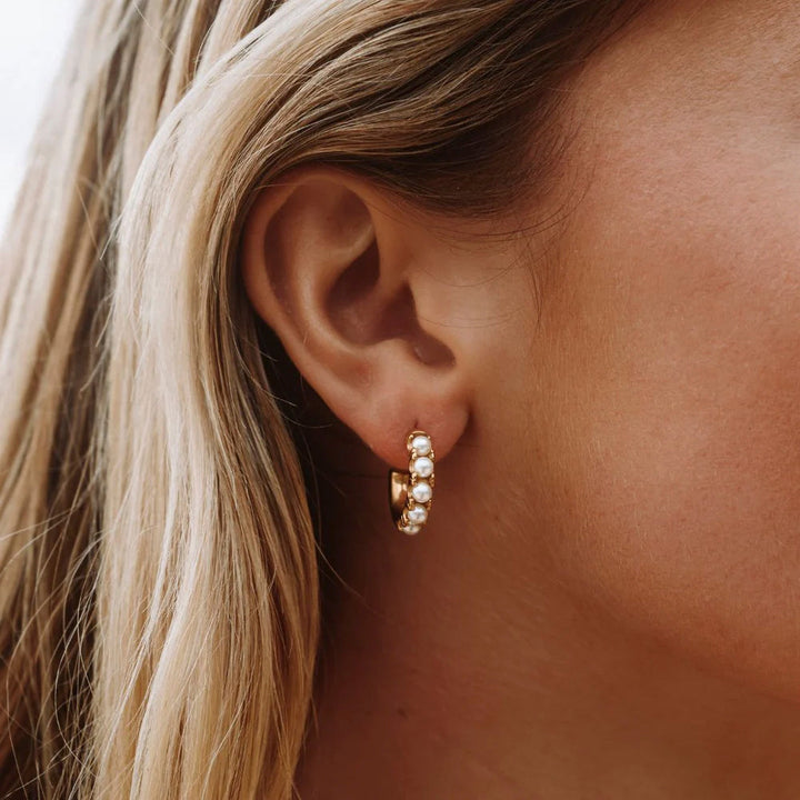 Mini Perlen Huggies Ohrringe