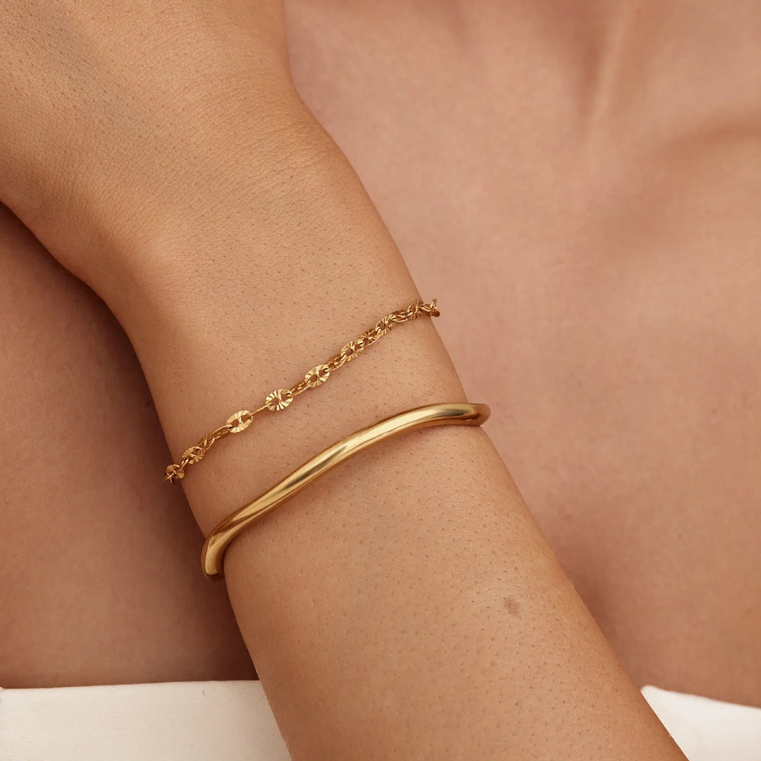 Skulpturales Wellenarmband