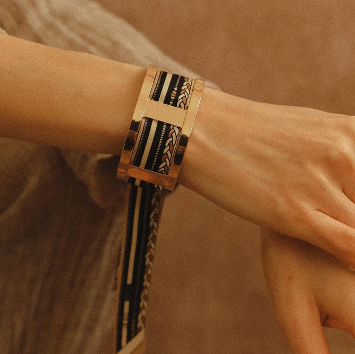 Goldener gehämmerter Luxus-Manschettenknopf