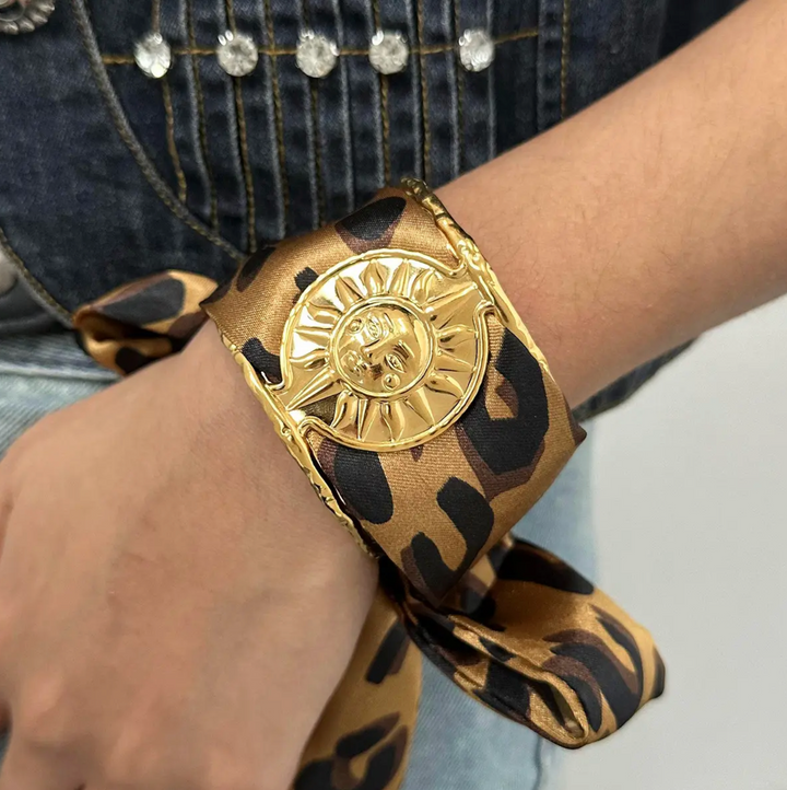 Goldener gehämmerter Luxus-Manschettenknopf