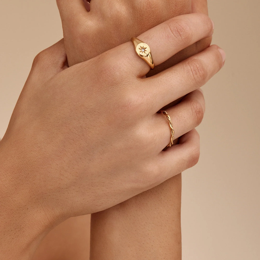 Zierlicher Doppel-Twist-Ring