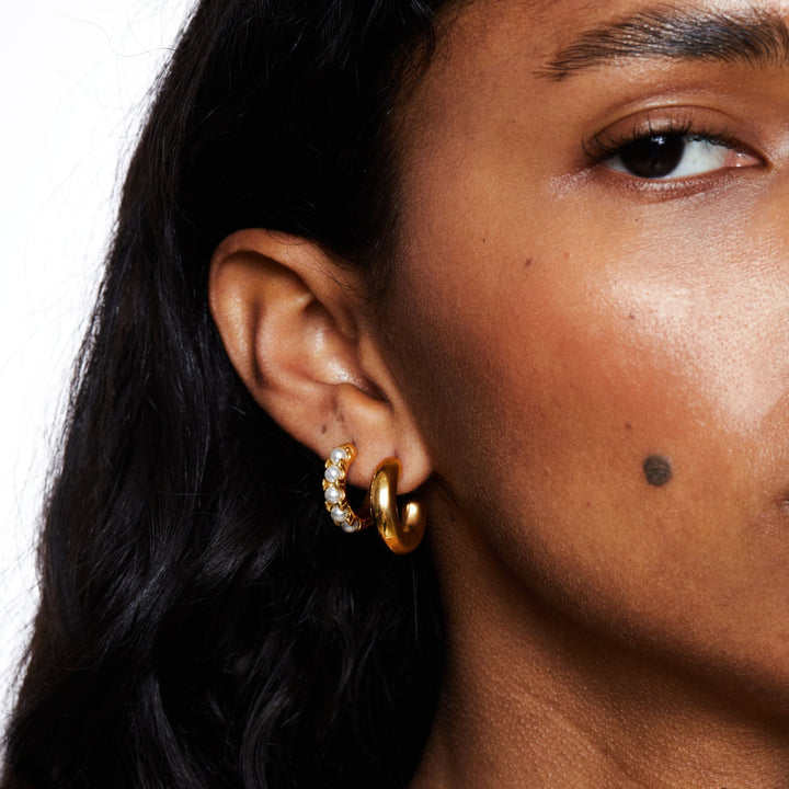 Mini Perlen Huggies Ohrringe