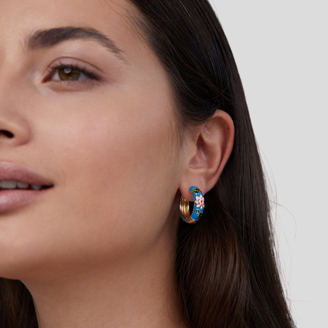 Goldene Blumen-Ohrringe mit Hoop