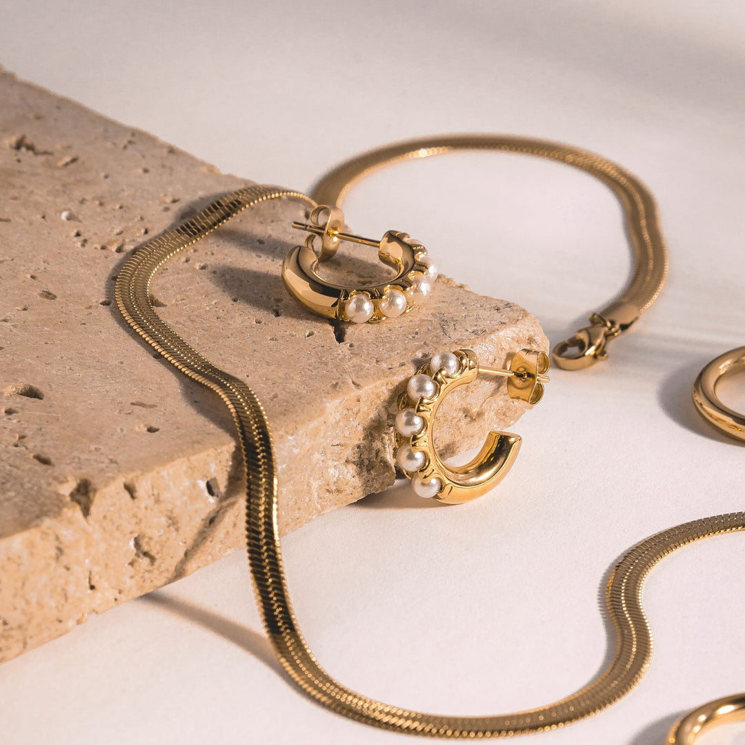 Mini Perlen Huggies Ohrringe