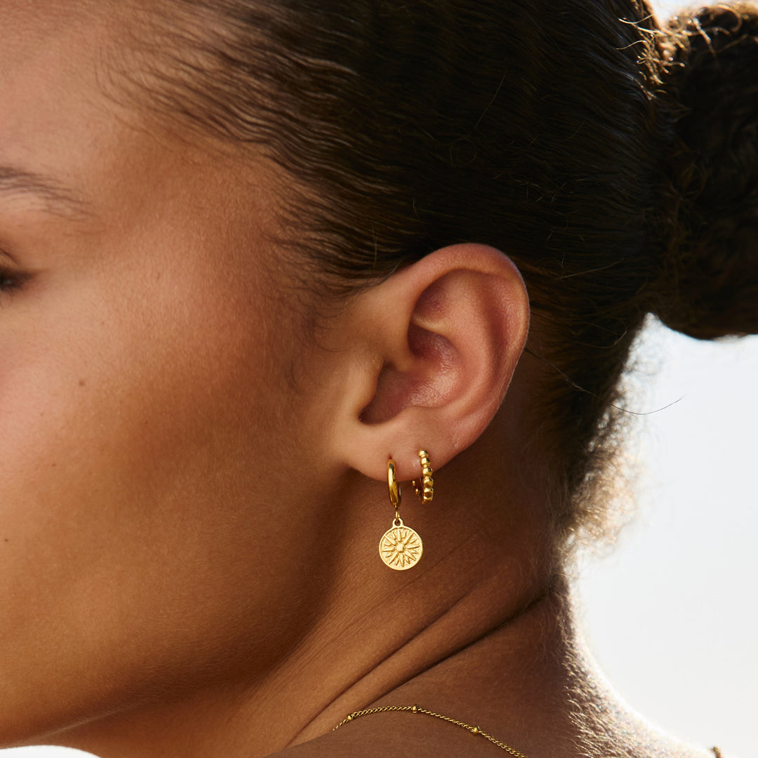 Goldene Sonnenohrringe