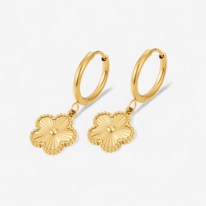 Goldene Kleeblatt-Hoops Ohrringe