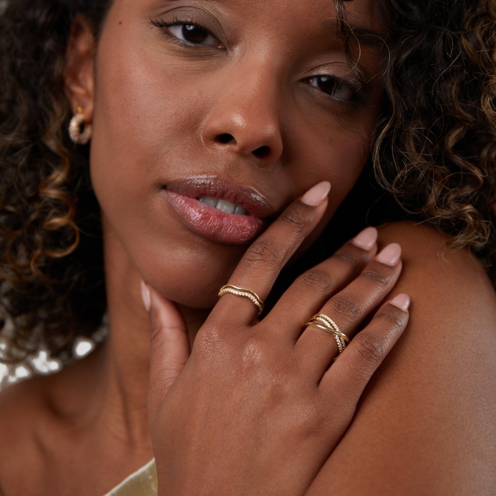 Schichtgold- und Kristallring in Gold