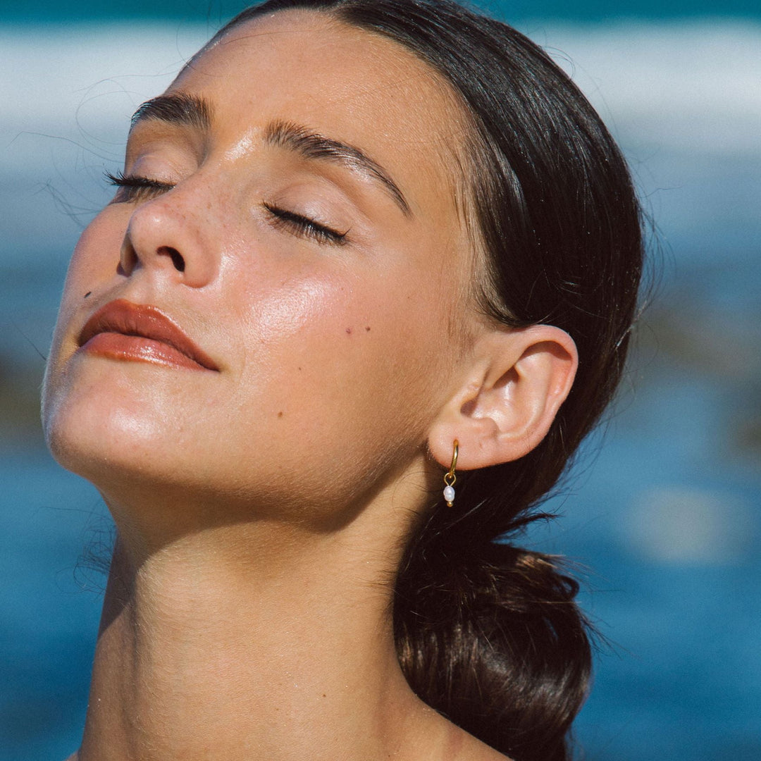 Perlen Huggie Ohrringe