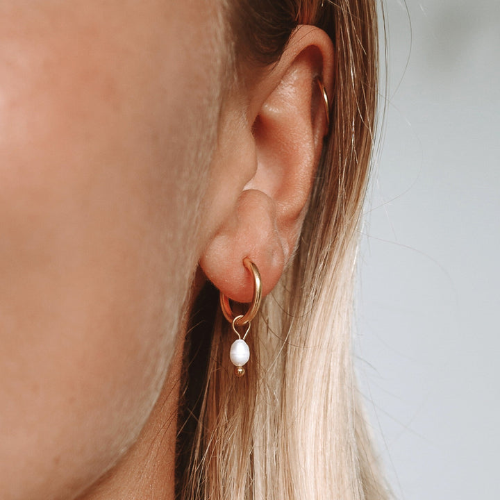 Perlen Huggie Ohrringe