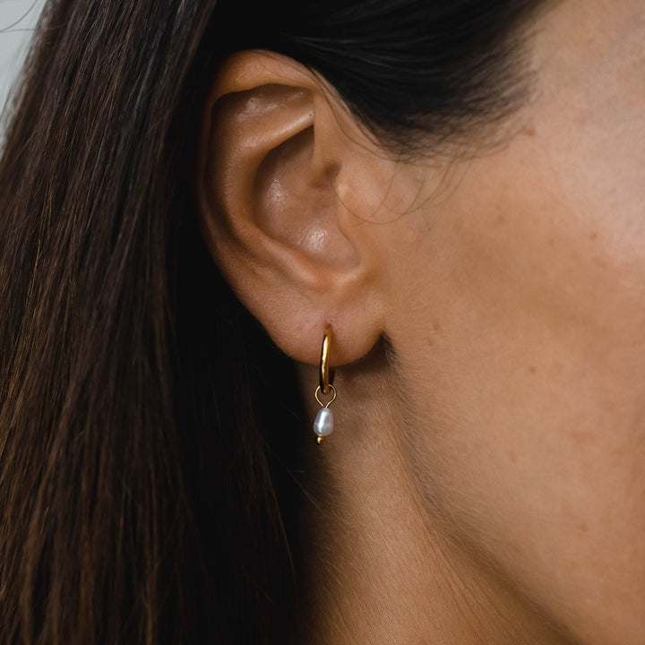 Perlen Huggie Ohrringe