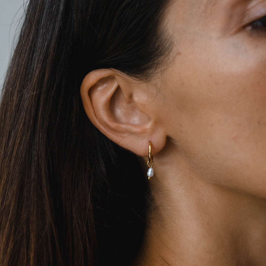 Perlen Huggie Ohrringe