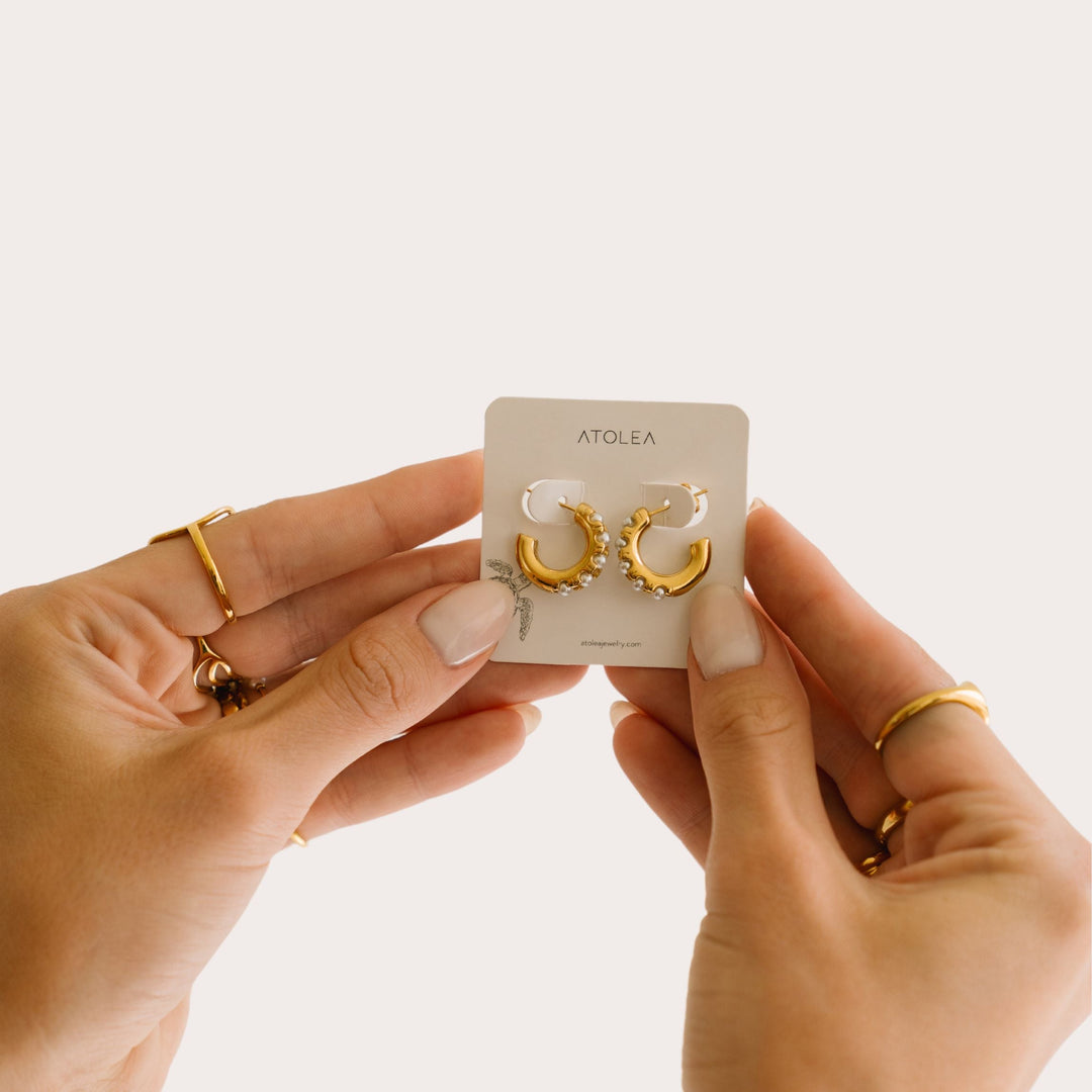 Mini Perlen Huggies Ohrringe