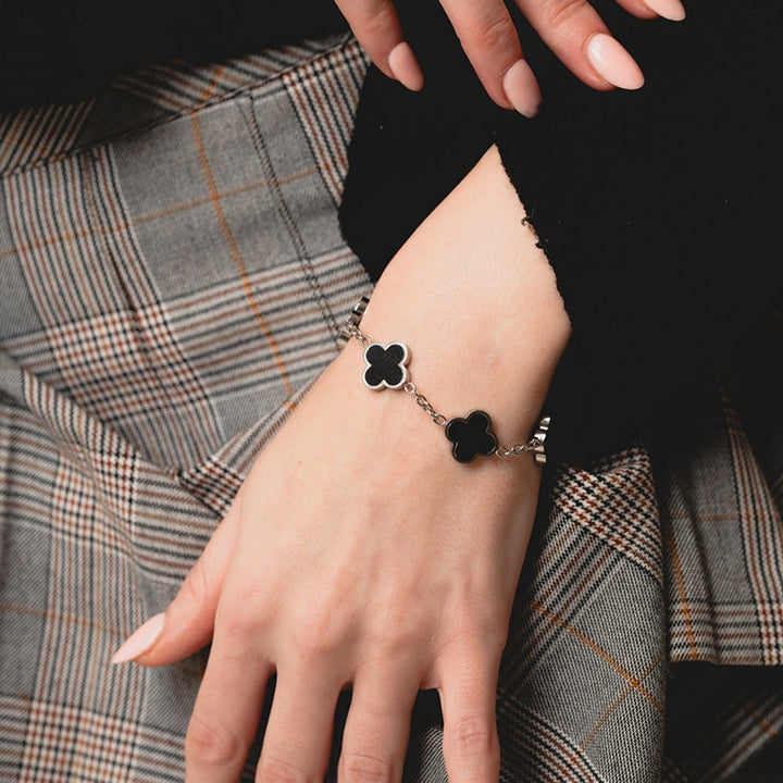 Onyx-Kleeblatt-Motiv