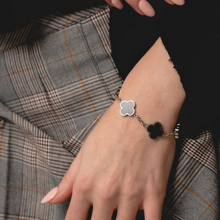 Onyx-Kleeblatt-Motiv