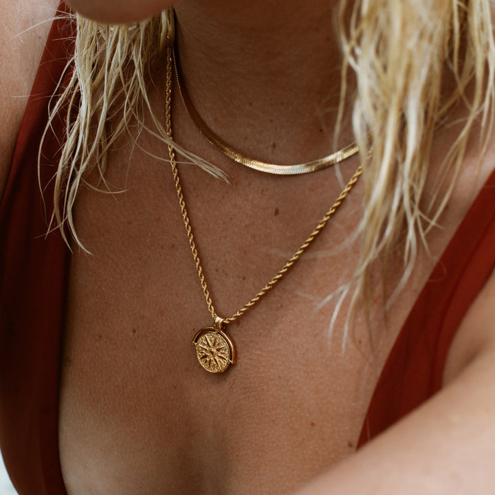 Goldene Sonnenkette