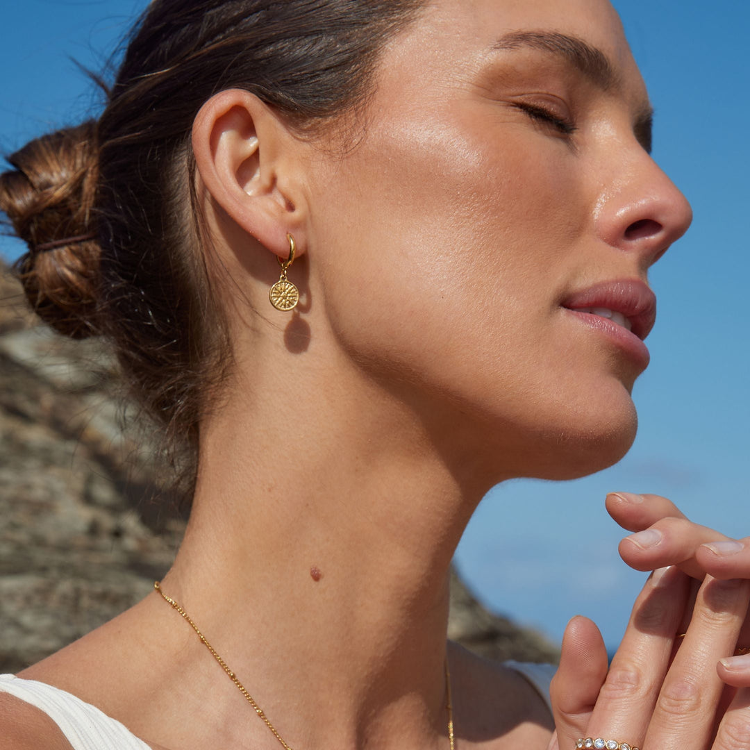 Goldene Sonnenohrringe