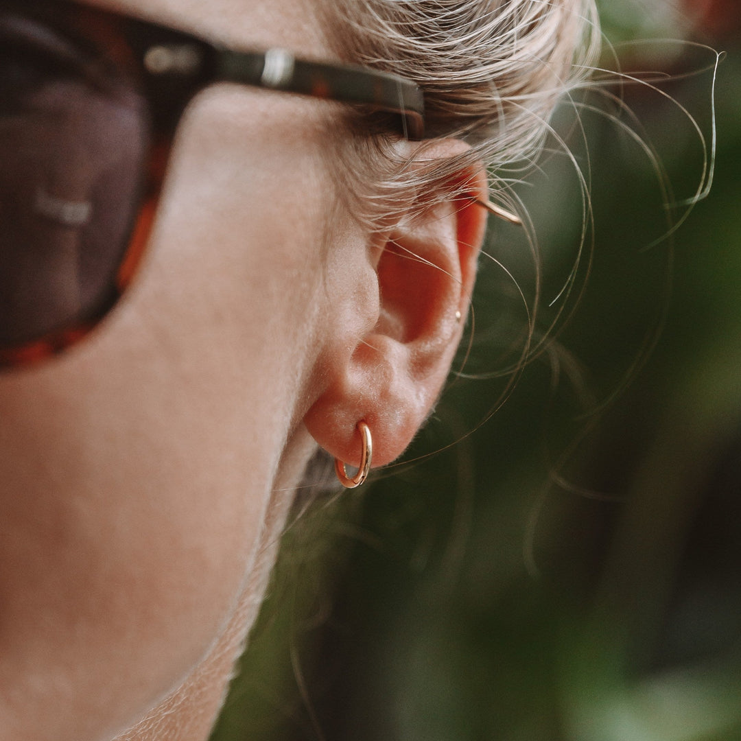 Kleine Huggie-Ohrringe