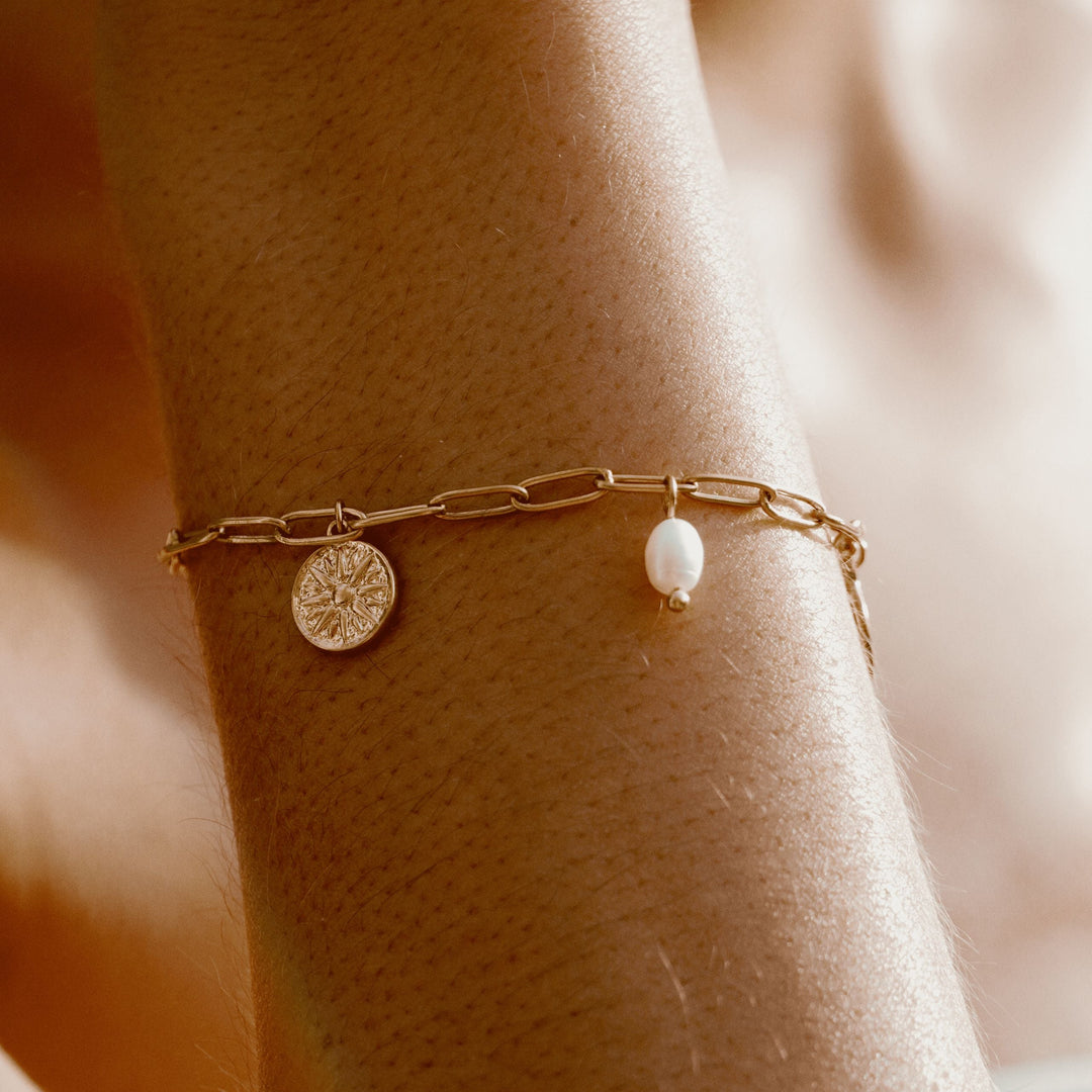 Goldene Sonnenarmband